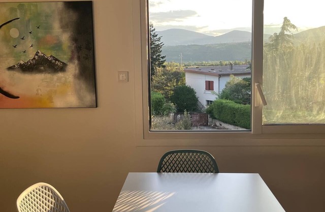 Air-conditioned accommodation at the foot of Pilat. New. 6 to 7 passengers. fully equipped.