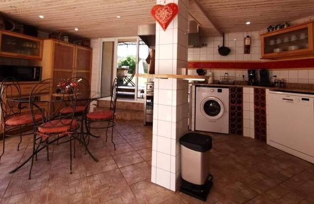 AIR-CONDITIONED COTTAGE IN MAS WITH SWIMMING POOL ON 8000M² OF GARDEN 30 MINS FROM THE BEACHES