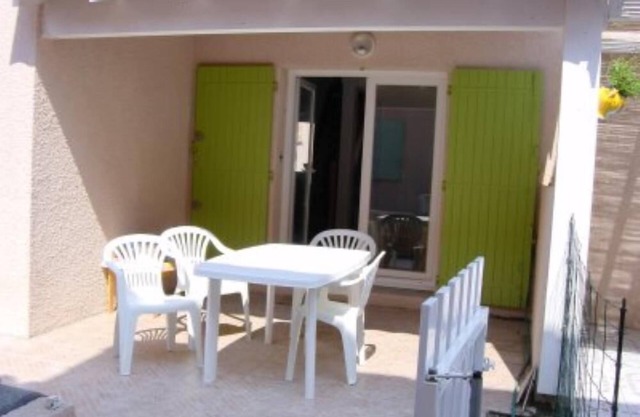 Air-conditioned villa with wifi pool in residence 200 m from the beach