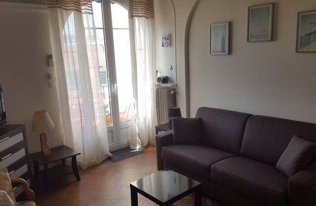 Air-conditioned art deco studio in the heart of Nice, in the musician district and on the edge of the Golden Square
