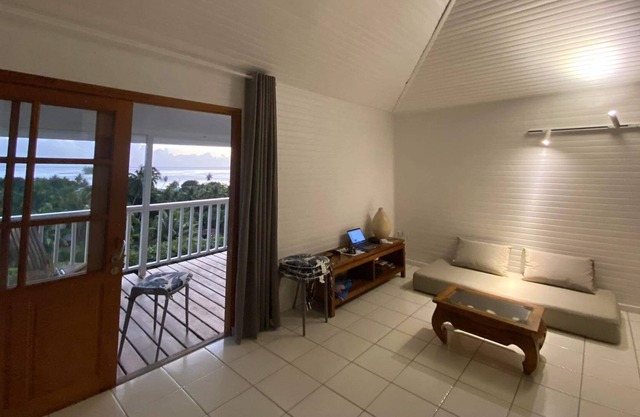 Air-conditioned bungalow with stunning views and swimming pool