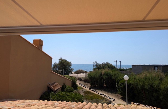 Air-conditioned seafront apartment 50 m from la roquille beach