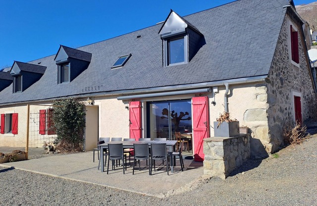 Air-conditioned semi-detached house, 9 Pers between ARGELES and LOURDES, view of the valley