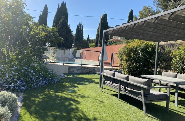 Air-conditioned villa-pool-lawn-bocce court