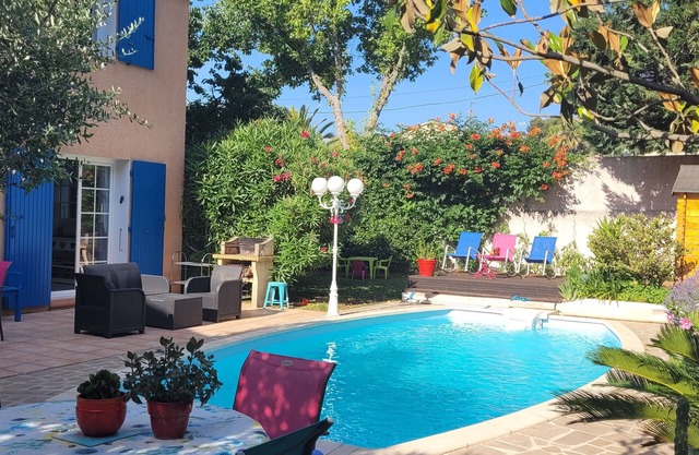 Air-conditioned villa with private pool 8mx4m quiet, leafy neighborhood