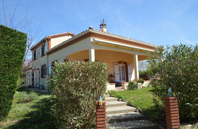 Air-conditioned villa with swimming pool in the countryside.