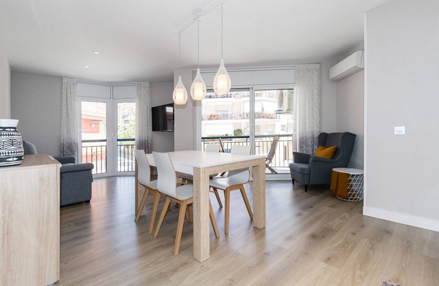 AirCon Apartment with Pool · Beach 50m · UHC AIGUADOLÇ 317