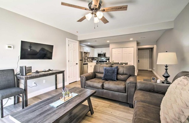 Airy Townhome Close to Kayaking and Boating!