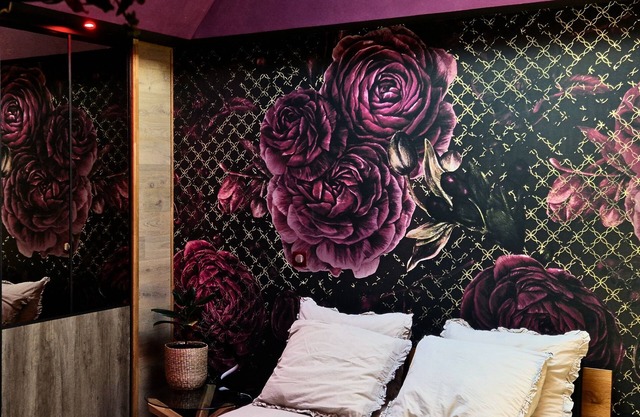 AKA LOVE ROOM