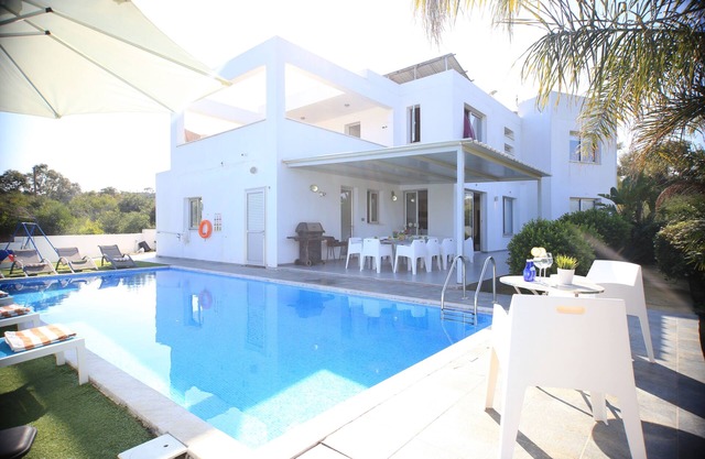 Akefalou Bay Villa - 5 Bedroom Exclusive villa
