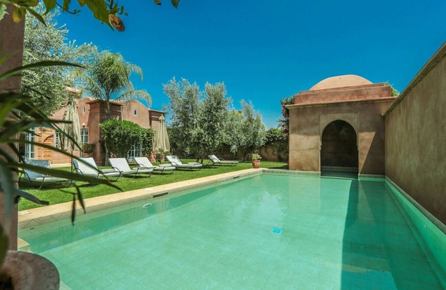 Akhdar 18, traditional villa with heated private pool (2-3 bdrm/4-6 guests)