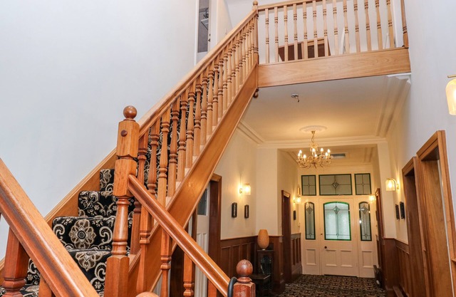 AKILA, family friendly, with hot tub in Greenfield