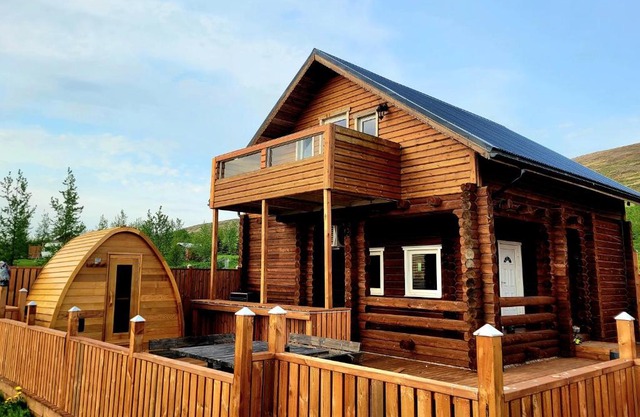 Akureyri Loghouse