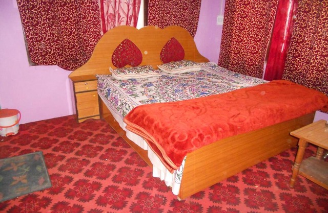 Alamdar guest house
