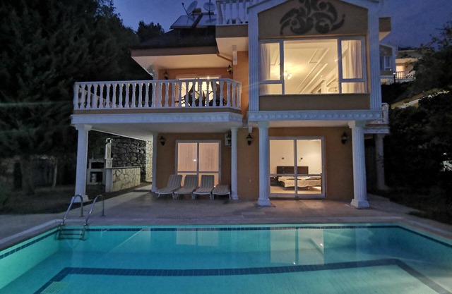Alanya Castle View from a Pool @ 8BR Villa W/ Pool, Alanya Villa 1039