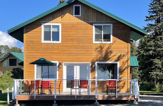 'Alaskan Cabin' Waterfront/Sunset Views