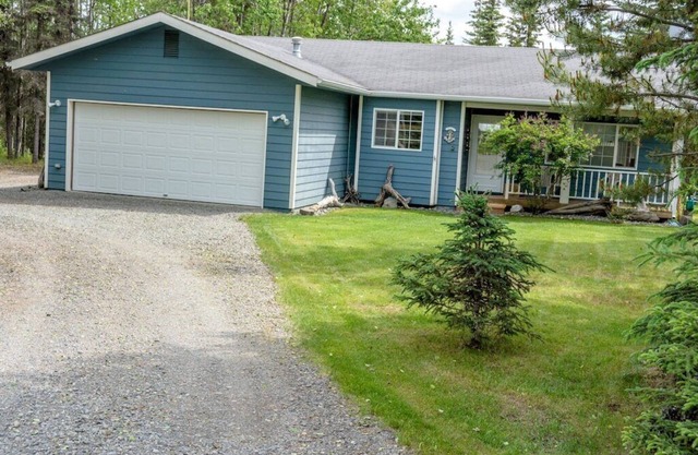Alaskan Cozy Home for the Whole Family and Friends