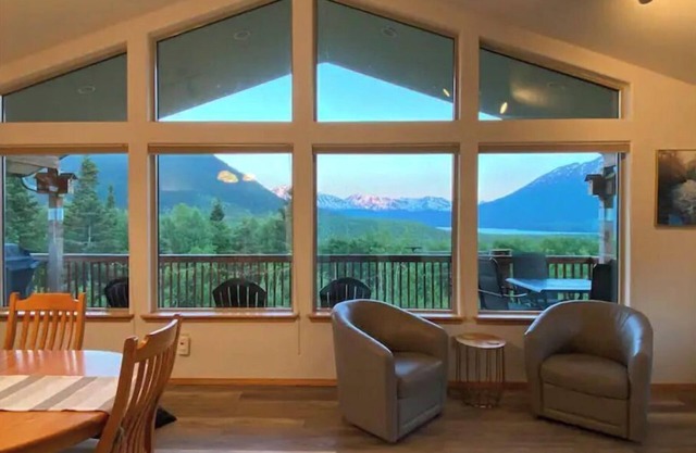 AlaskanTreasure-Amazing Mountain and Lake Views