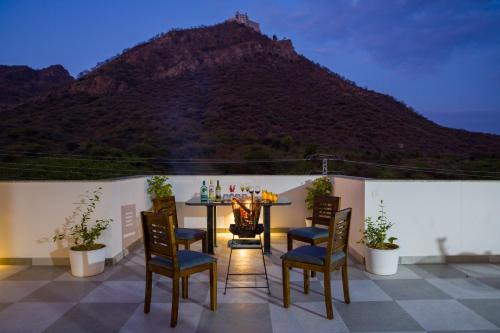 Alaya Stays Kasturi Villa - Pet Friendly 6 BHK with Plunge Pool