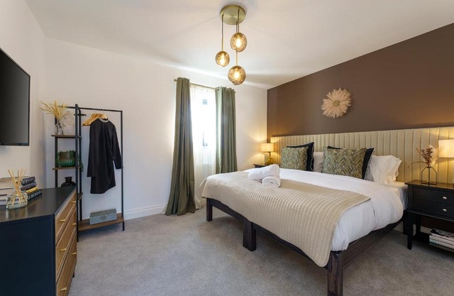 Alba - 2 Bedroom Luxury Apartment by Mint Stays