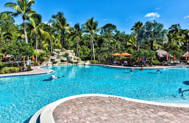 Albion Vacation Rental at Lely Resort. Charming 3-BR, 2.5-Bathroom Townhome with Coastal Décor. Acces to Pool and Gym. Close to Naples & Marco Island Beaches!