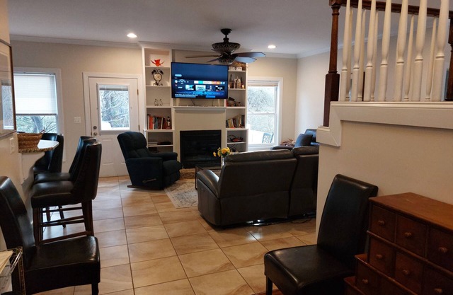 Alexandria close to DC Metro Train and all the attractions, 6 brm - 4 bath