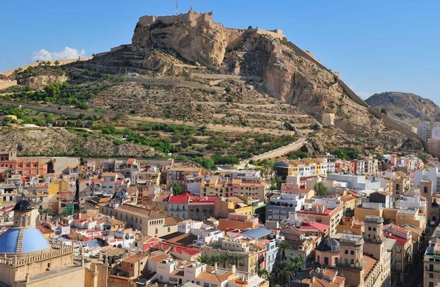 Alicante village apartment with mountain views