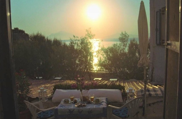 Alkistis Cozy By The Beach Apt in Ikaria Island, Therma Ground Floor