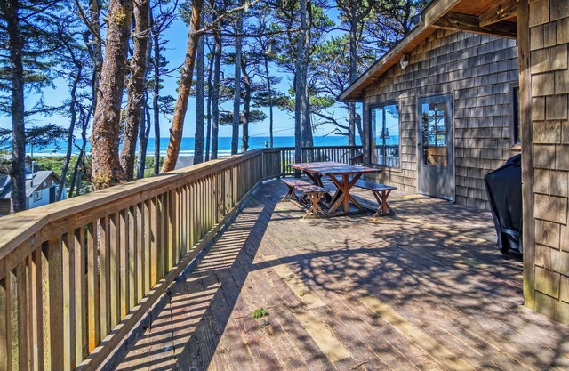 All Decked Out - Captivating Ocean Views from the hillside