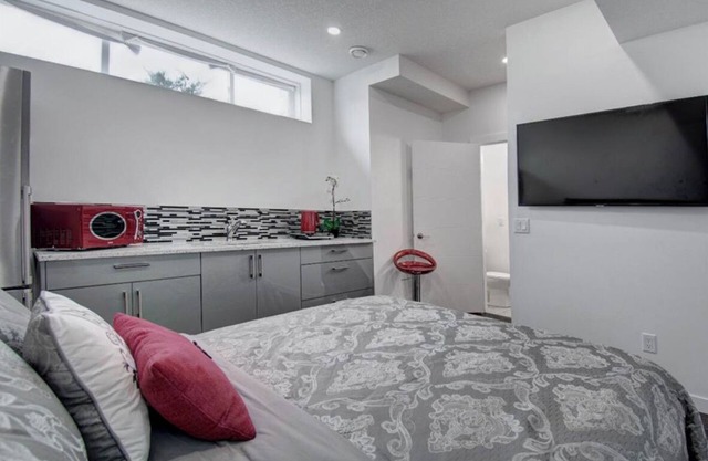 All inclusive beautiful basement suite