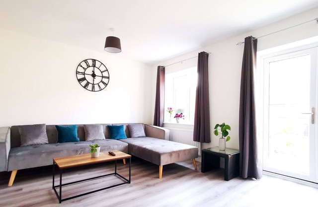 ALL NEW Stylish Townhouse 5mins To Manchester City Centre