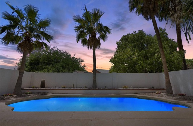 ✈︎All NEW Tropical Smart Home w/✦Pool ✦Grill✦82"TV