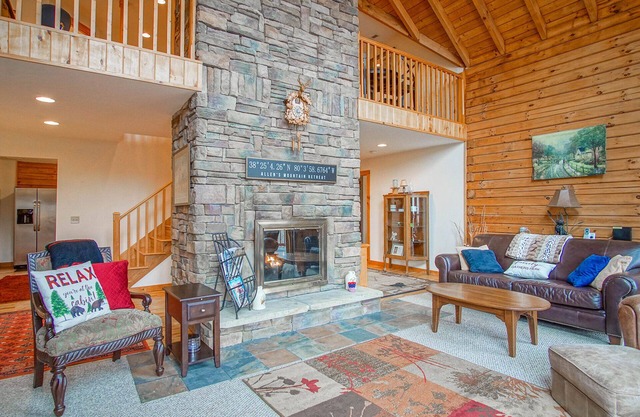 Allens Mountain Retreat 4 Br Outdoor Hot Tub Short Drive to Snowshoe Mountain Slopes