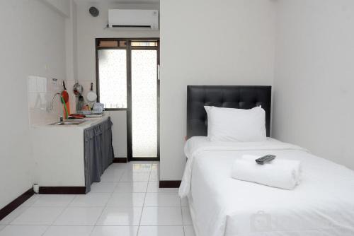 Alluring Studio at Lagoon Bekasi Town Square Apartment By Travelio