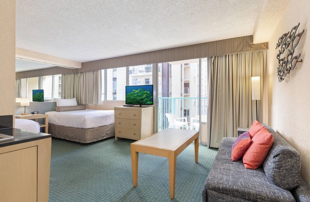 Aloha Surf Waikiki: Pool & Beach Access