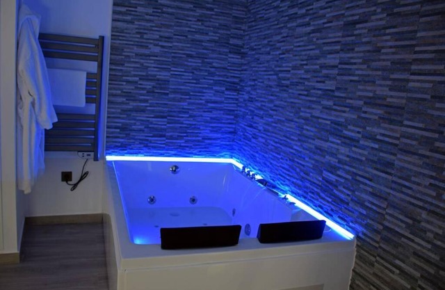 Alojamientos Lola, Suite con jacuzzi