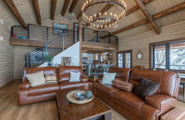 Alpine Hollow ~Gorgeous kitchen ~Hot tub ~Views! ~Perfect Location on 3 acres