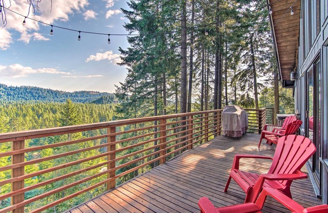 Alpine Retreat w/Hot Tub & Mountain Views!