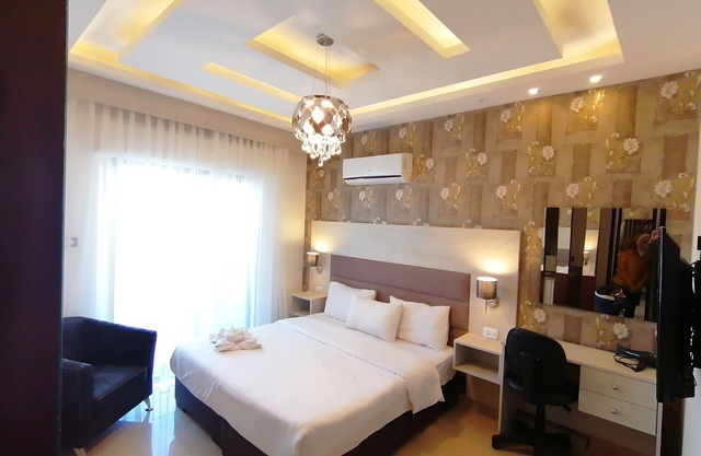 Alqimah Serviced Lovely Studio Apartment With Balcony Wifi