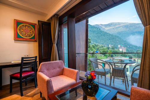 Alt Life Luxe - Himalayan Crown - Dharamkot Mcleodganj