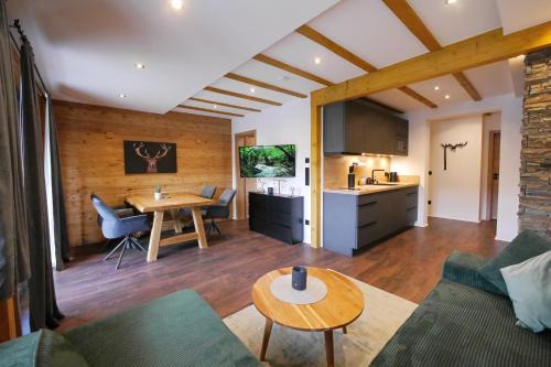 Alte Försterei - Komfort-Fewo HOCHSITZ mit Pool & Sauna
