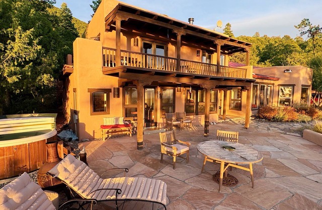 Alto Salto Secluded Luxurious Mountain Home, Amazing Views, Private Hot Tub