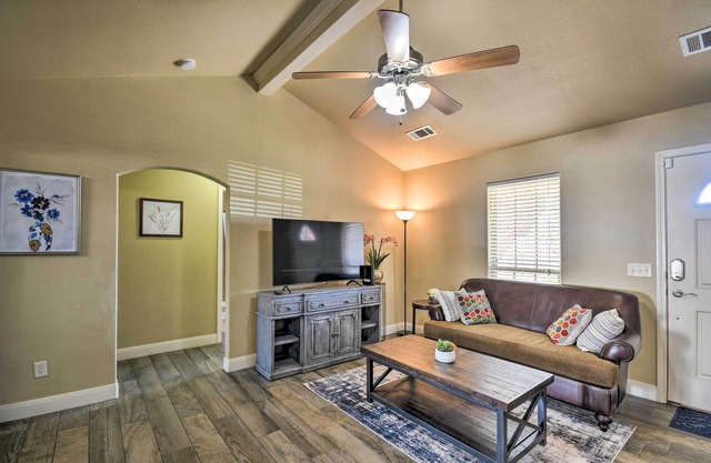 Amarillo Abode w/Sunroom ~ 4 Mi to Downtown!