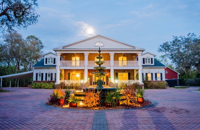 Amarula Spa 8 Bedroom/11 acres on the Tomoka River in Daytona Beach Area