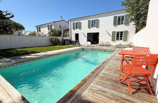Amazing villa with heated pool and parking