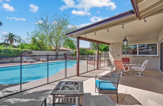 Amazing 3 BR w/Pool, minutes from PHX and Sports