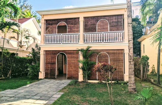 Amazing 4 bed 3 bath beachside villa in gated community