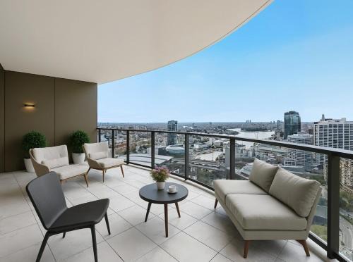 Amazing CBD Sub penthouse with full harbor and City view above 30th floors