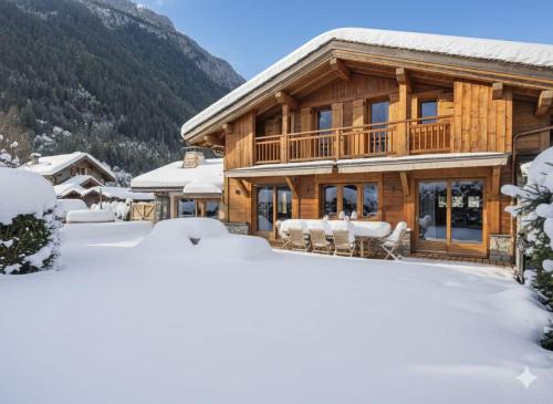 Amazing Chalet with Hot Tub Sauna and Panoramic View