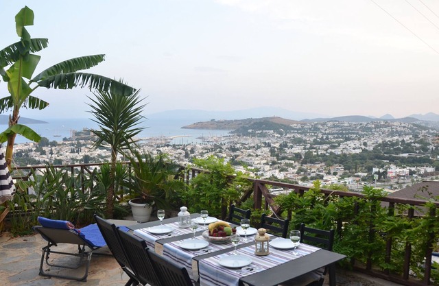AMAZING CITY, SEA AND CASTLE VIEW
